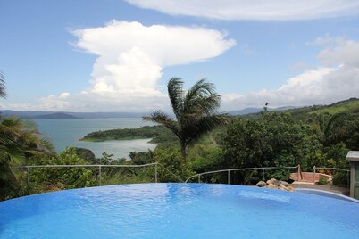 1B/1Den CONDO SUITE with BREATHTAKING LAKE VIEWS