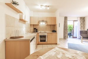 Fridge, oven, stovetop, dishwasher - Apartment with terrace (Grömitz)