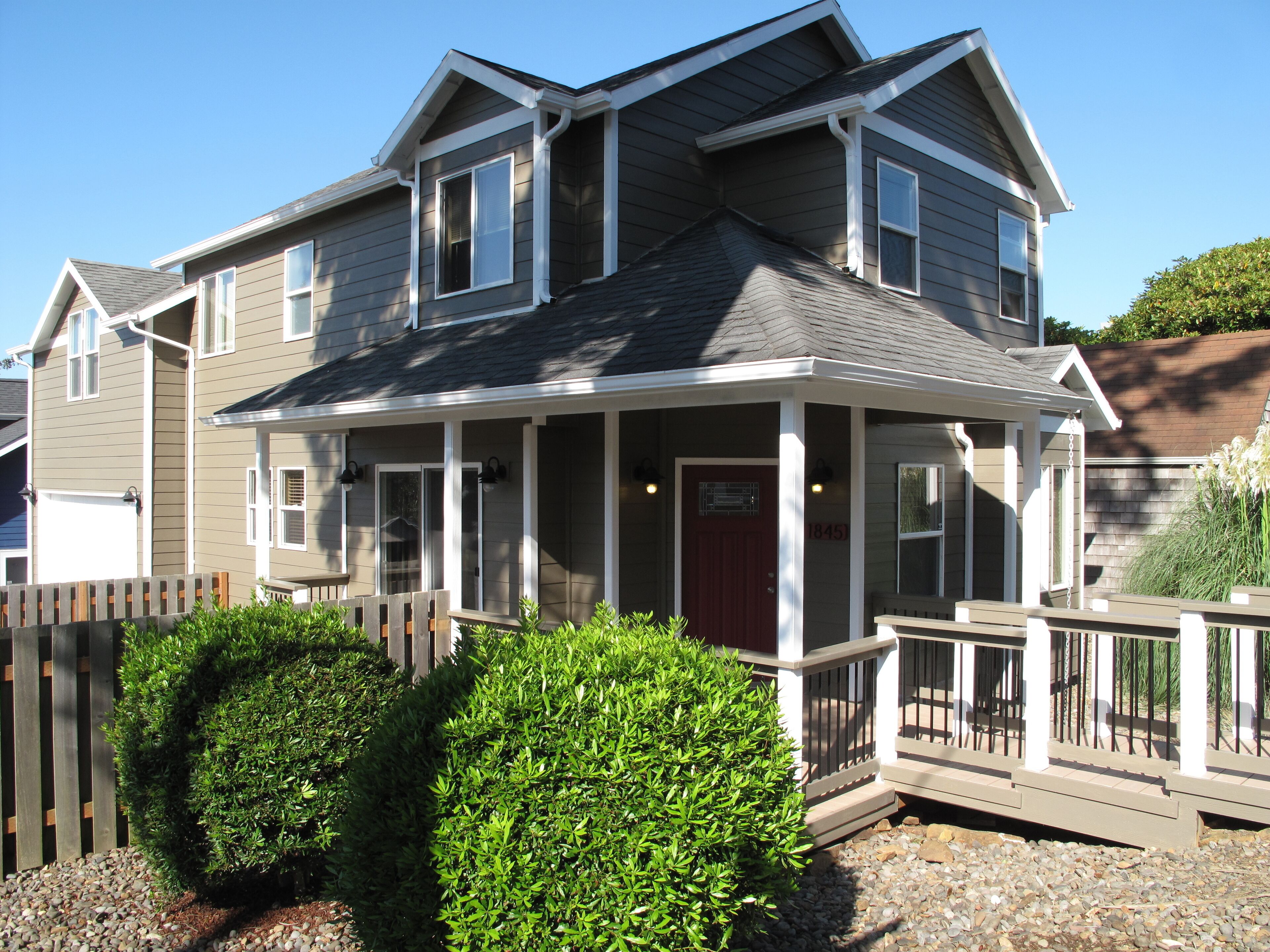 Upscale Beach N Pad ****Great Price****Great Location****