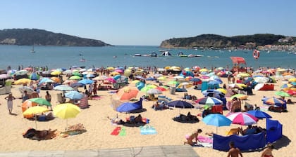 Traditional Portuguese Home Within Walking Distance To The Beach, With Wifi.