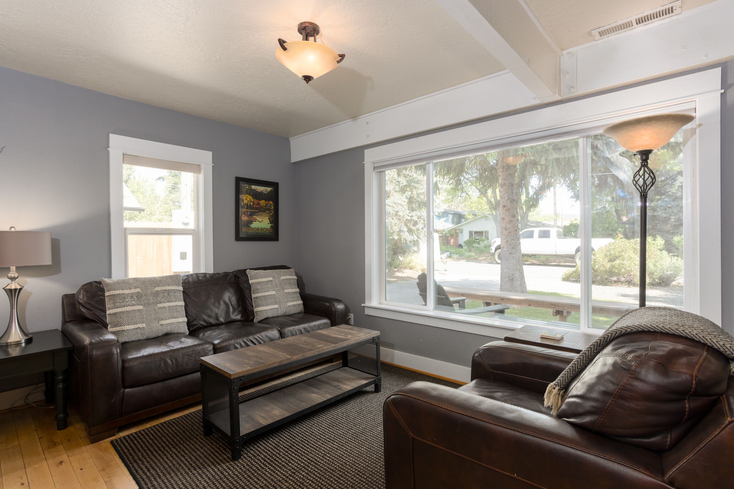 TV connectée, cheminée, espaces bureaux