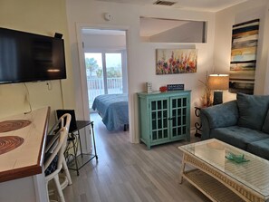 1 bedroom, pillow-top beds, iron/ironing board, WiFi - Coastal Chic beauty awaits you! Steps to the beach, super clean! (Panama City Beach)