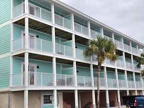 Exterior - Coastal Chic beauty awaits you! Steps to the beach, super clean! (Panama City Beach)