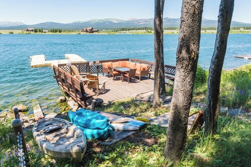 Lakefront Retreat4BR/2BAprivate boat slipRV Hookup