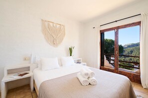 3 bedrooms, iron/ironing board, free WiFi