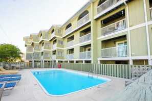Pool - "Suite Caroline” By the Beach & a Pool? Oh yes yes! (Carolina Beach)