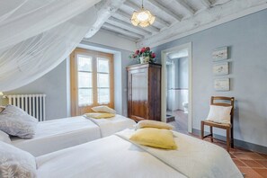 8 chambres, fer et planche à repasser, Wi-Fi gratuit, draps fournis