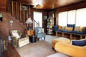 TV, fireplace, DVD player, books