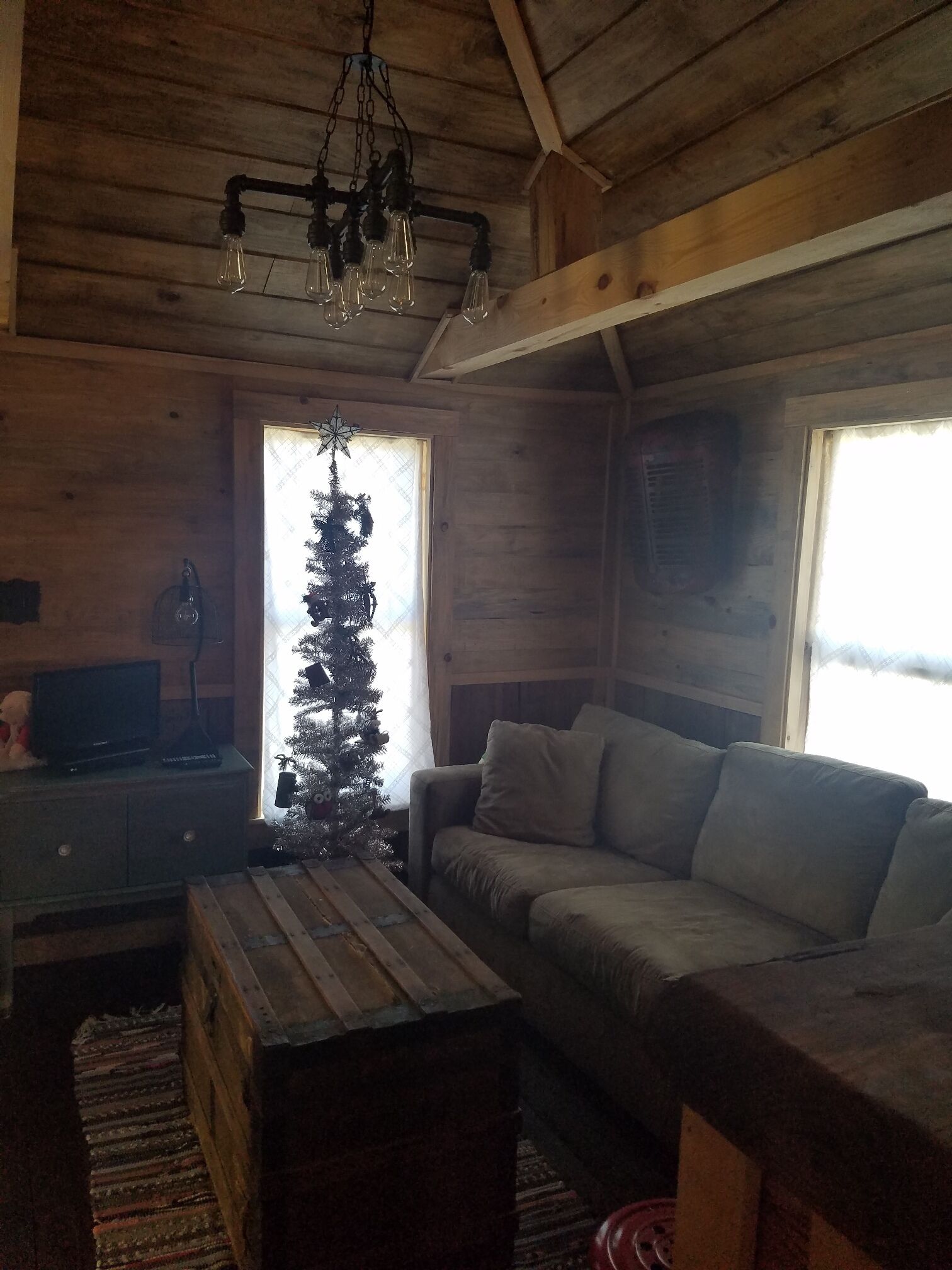 Newly Restored Family Cabin With a Relaxing Charm
