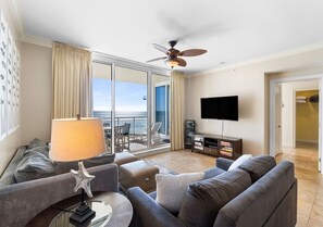 Smart-TV, DVD-Player, Bücher, Videothek