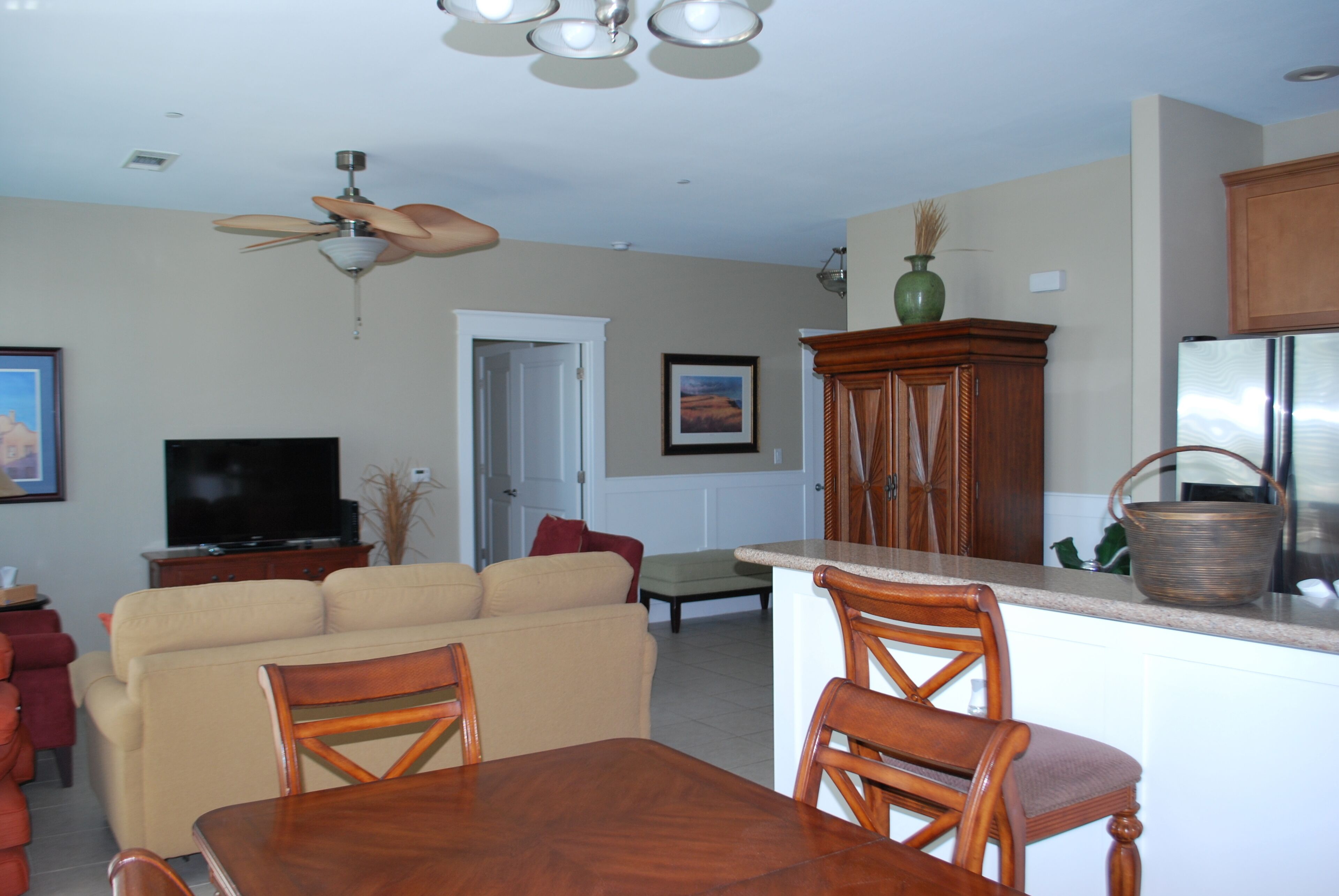 Beachside condo steps away from the Beach Club, beach and all the amentites