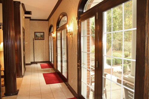 Hillsdale County, Michigan: weddings, groups, Hillsdale College, Trine Univ.