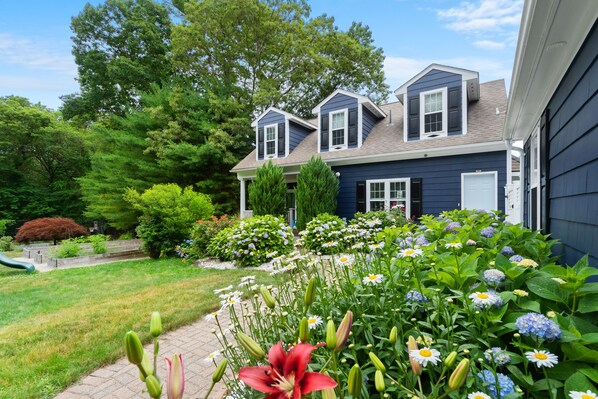 Exterior - Good Vibrations: A quiet Rhode Island getaway, between Providence & Newport (North Kingstown)