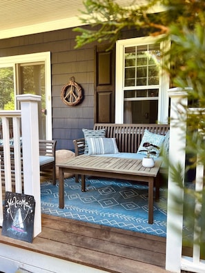 Terrace/patio - Good Vibrations: A quiet Rhode Island getaway, between Providence & Newport (North Kingstown)