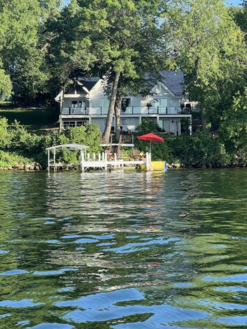 Beautiful setting steps to the lake!