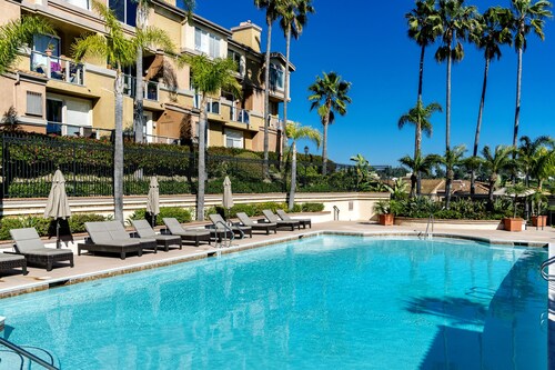 ★Sunny Condo 5min from the Beach★