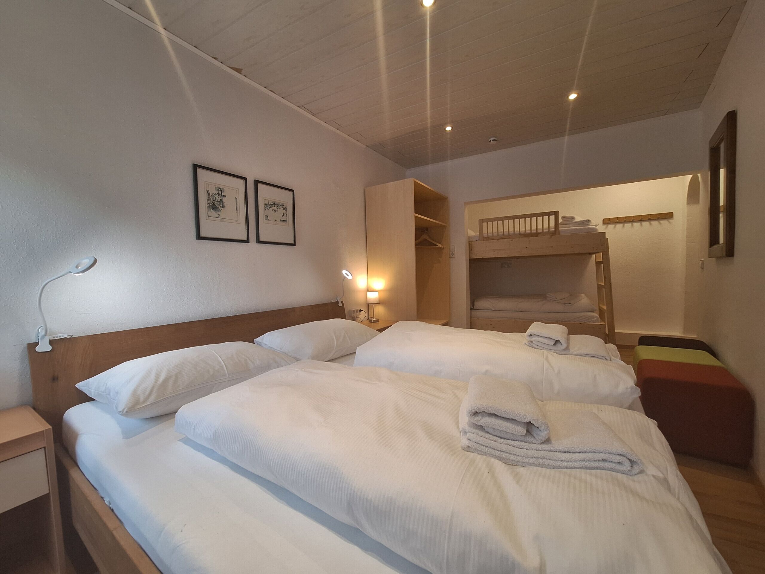 2 chambres, fer et planche à repasser, Wi-Fi gratuit, draps fournis