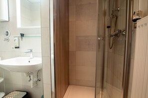 Shower, hair dryer, towels, soap - Apartment Peacock, nahe Zentrum, am Skiweg (Zell am See)