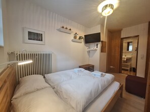 2 Schlafzimmer, Bügeleisen/Bügelbrett, kostenloses WLAN, Bettwäsche