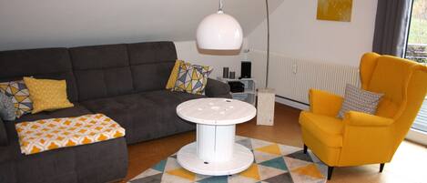 Smart TV, brinquedos, livros, aparelho de som