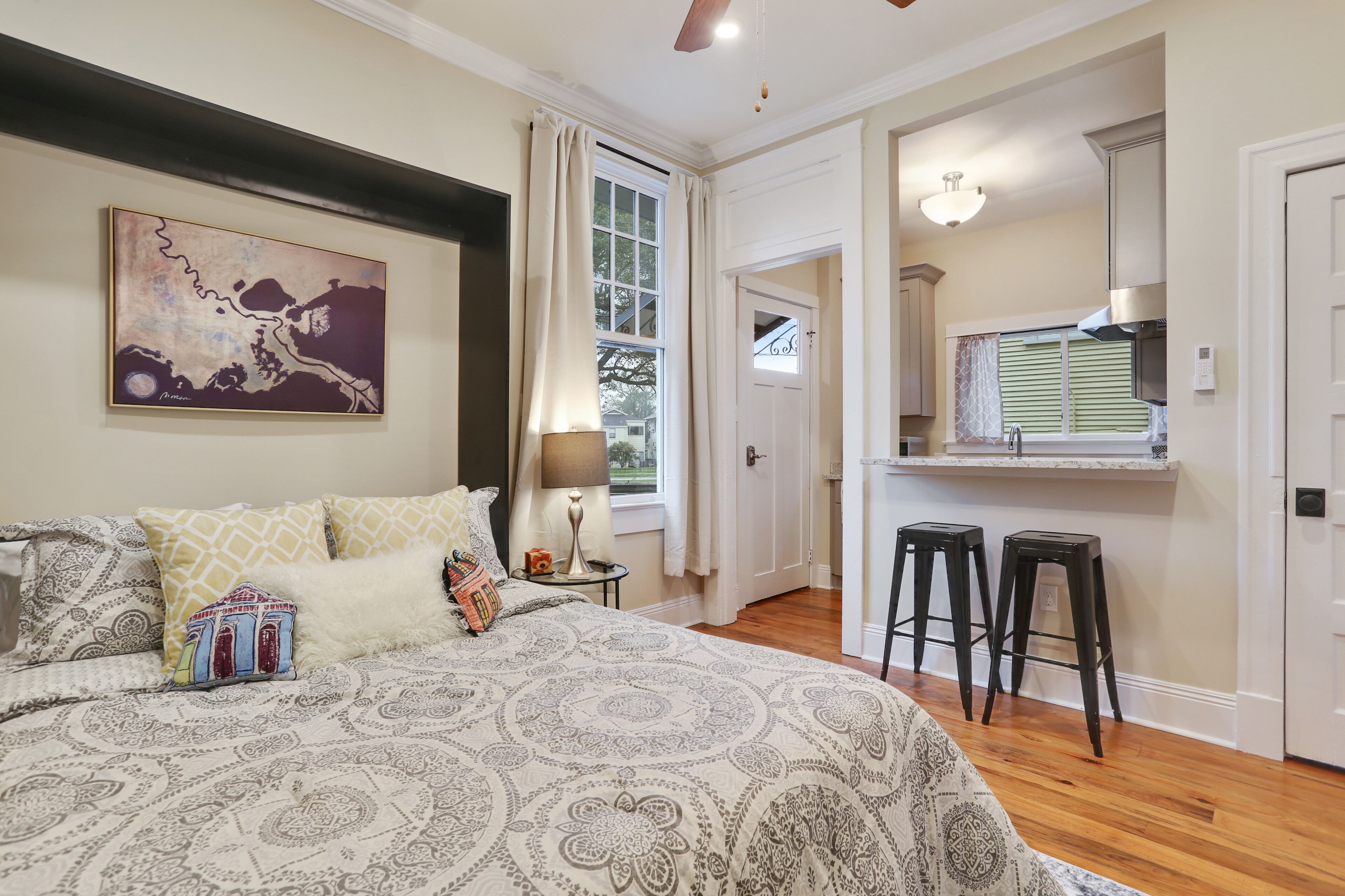 Newly renovated apartment across from City Park perect for Jazzfest and weddings