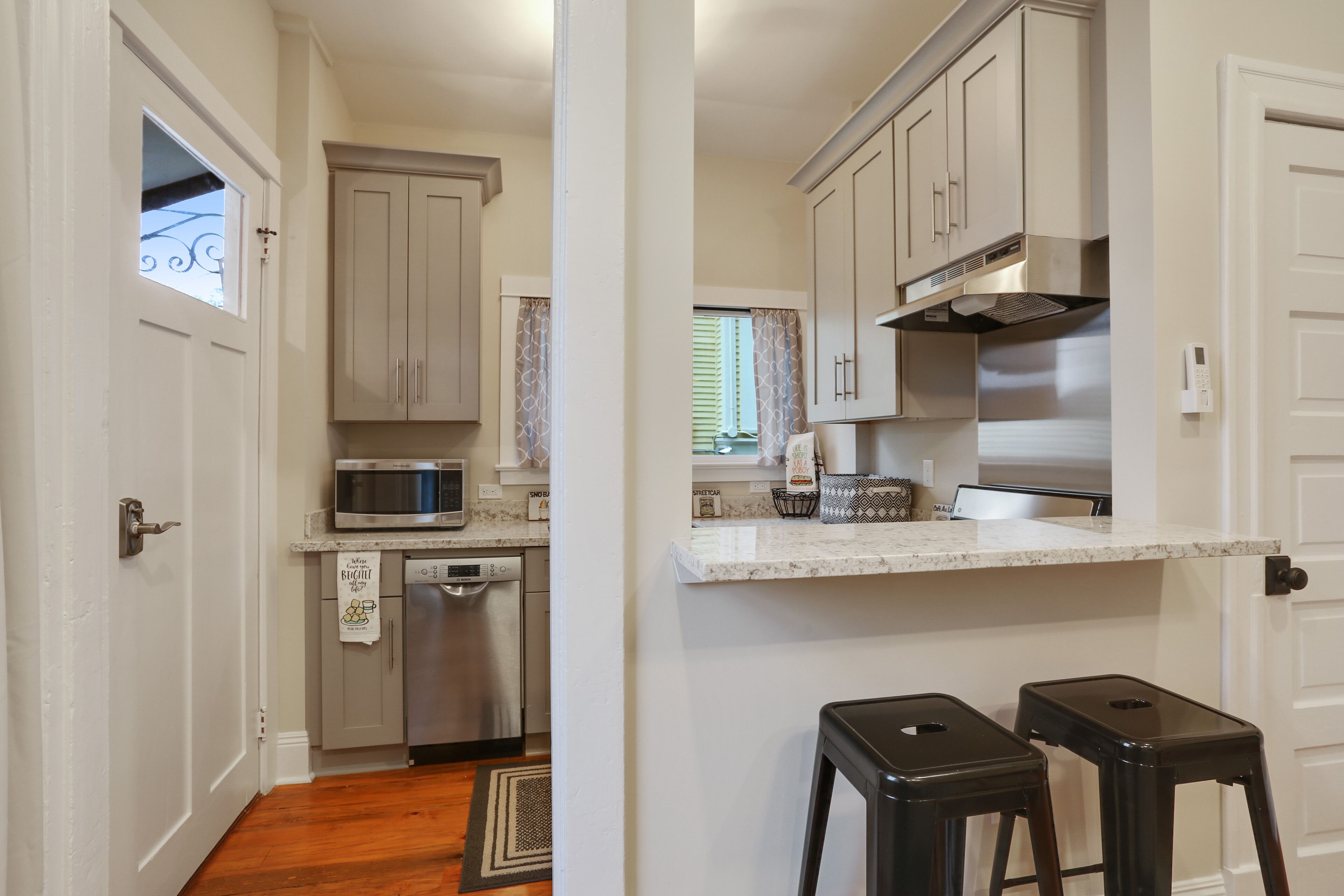 Newly renovated apartment across from City Park perect for Jazzfest and weddings