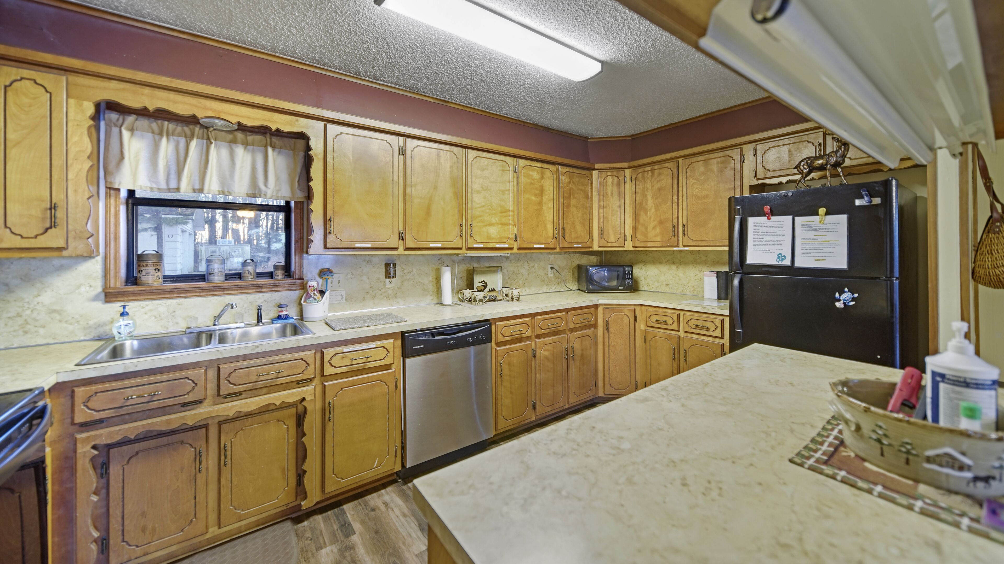 Lake View and Access! - 2 Bdrm, sleeps 6, beautiful lake views!