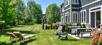 Blue Mountain Executive 3 Bedroom Town Home Sleeps 10 Located, Pool & Shuttle