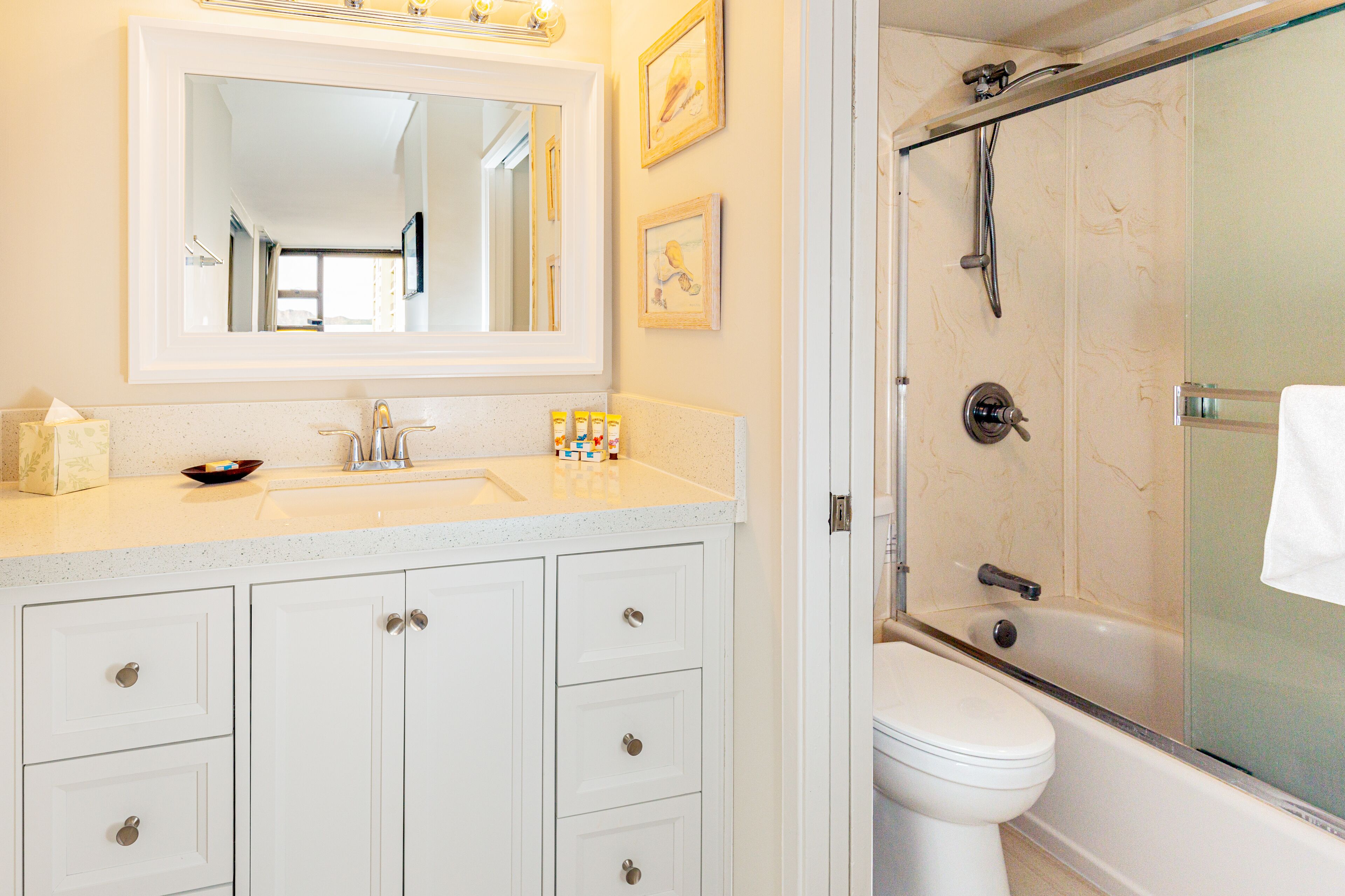 Diamond Head & Ocean View Gem Near Waikiki Beach: Parking's On Us!