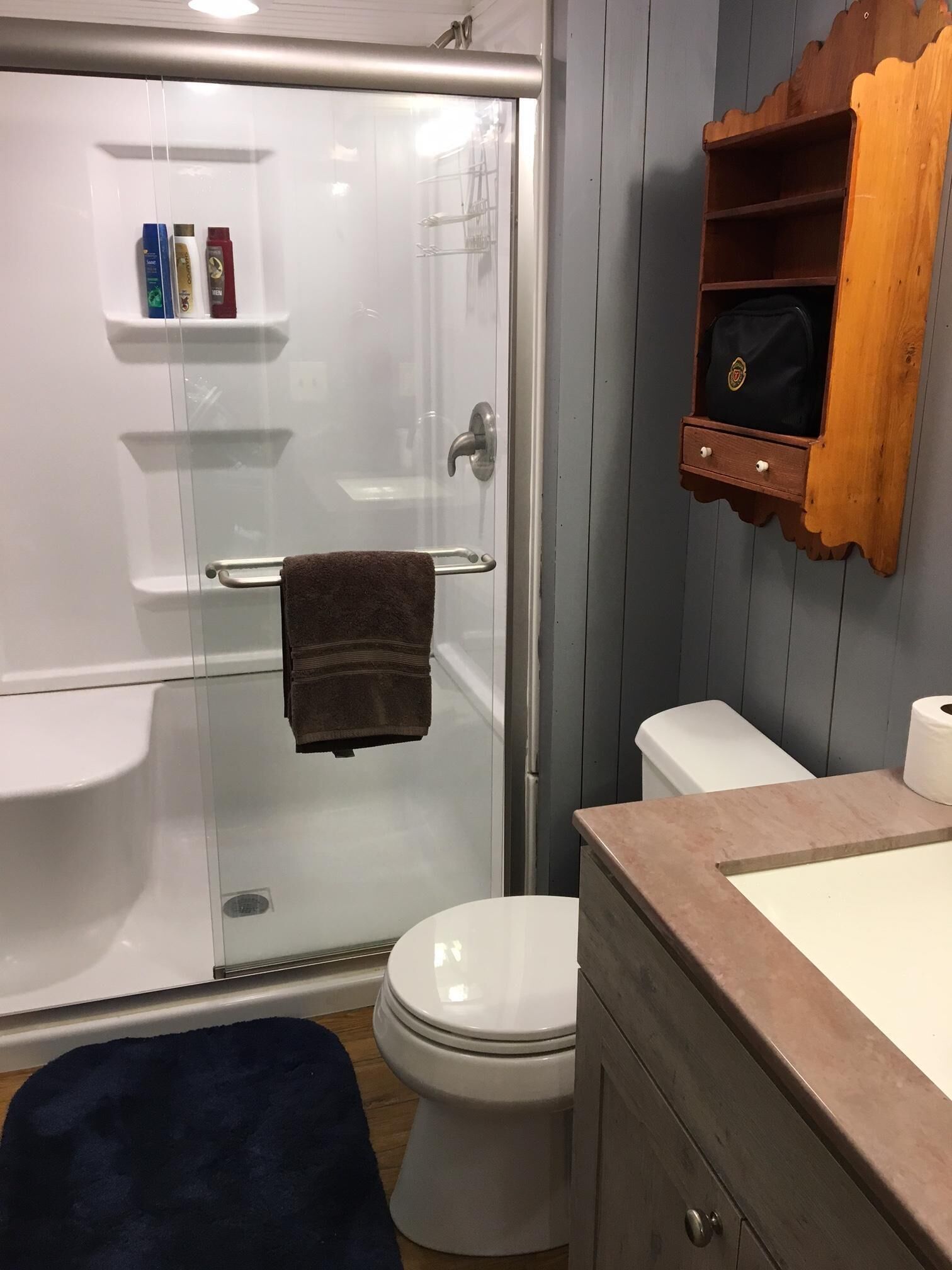 Dusche, Handtücher, Seife, Shampoo