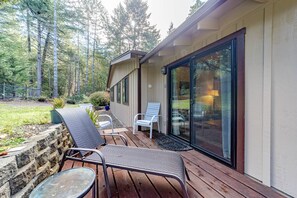 Terrace/patio - Lost Coast Cottage Petrolia (Humboldt County)