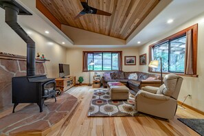 Fireplace - Lost Coast Cottage Petrolia (Humboldt County)