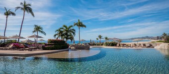 Beachfront Paradise, right on the ocean!