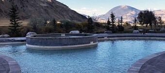 Yellowstone River View Condos, 10 min to Yellowstone Park on Historic Ranch