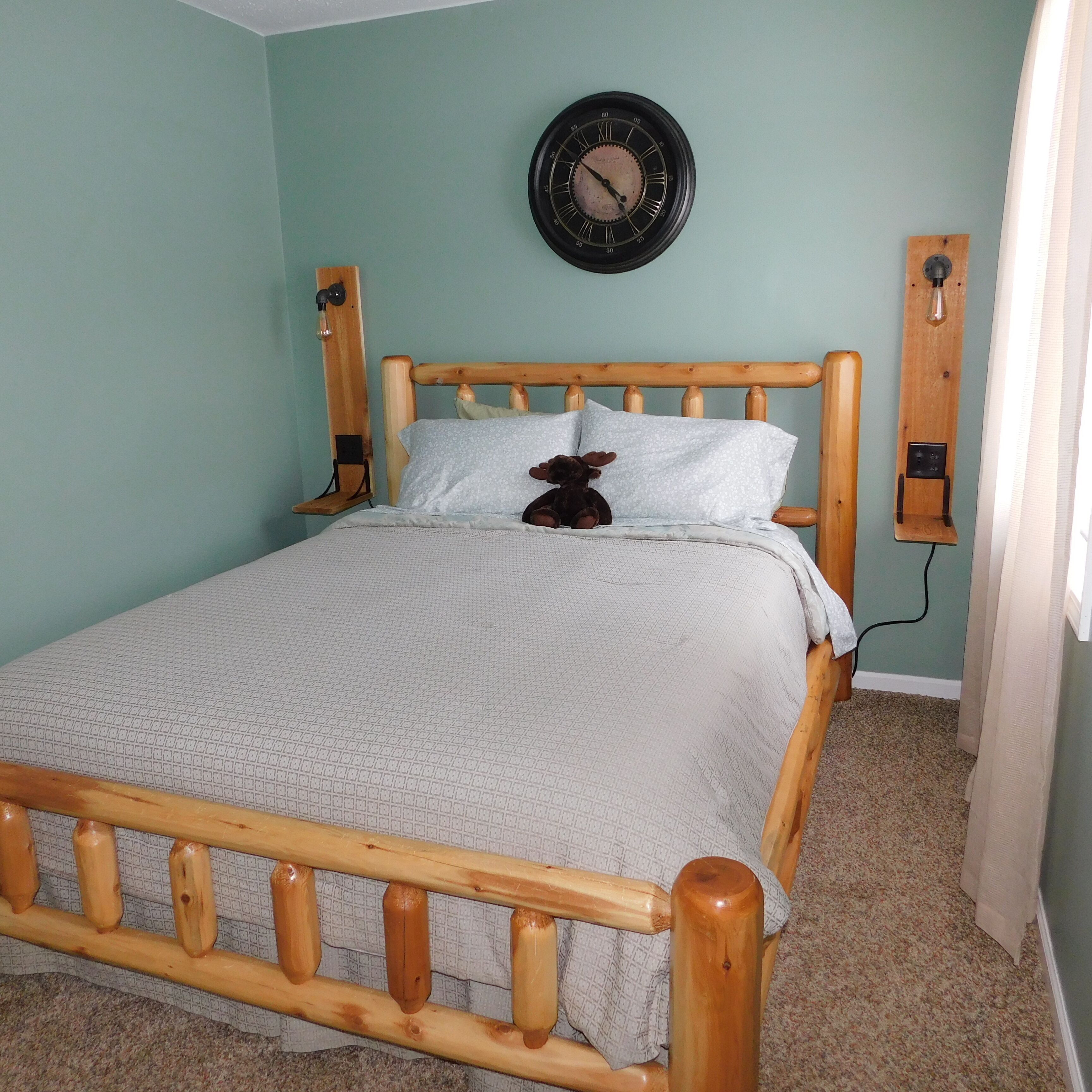 Quiet, Cozy Cottage moments from downtown Traverse City, hiking, ski, water