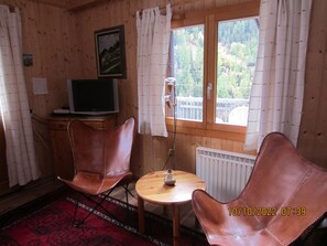 تلفزيون، مشغل دي في دي، كُتُب، ستيريو