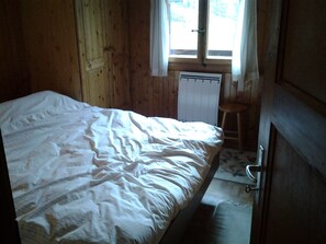 2 多间卧室、办公桌、免费 WiFi