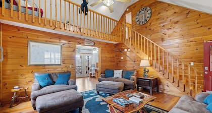 Mountain Views, 3 king beds, ready for Multi Couples get away!!! Fido too!!!