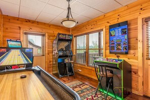 Games room - Luxury Cabin-Theater Room-Arcade Room-Mtn View- Close to Pigeon Forge (Sevierville)