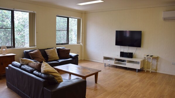 DVD player - Endless Summer walk to the beach (SOUTH WEST ROCKS)