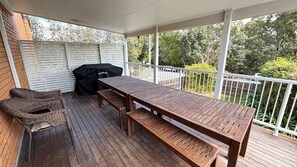 Outdoor dining - Endless Summer walk to the beach (SOUTH WEST ROCKS)