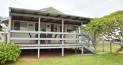 Sunshine Cottage - walk to the beach