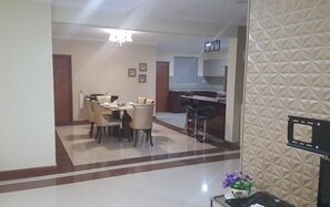 Dining - Lovely Spacious Two Bedroom near Delta House on Prof. Saitoti road. (Nairobi)