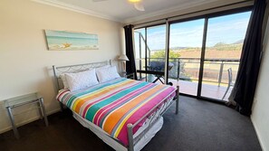 3 bedrooms - Paragon Apartment 8 - walk to the beach (South West Rocks)