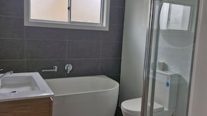 Bathtub - Wenlaw Cottage (Rear) Hat Head (HAT HEAD)