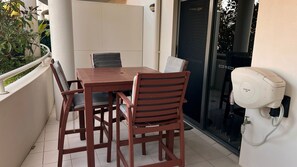 Outdoor dining - Jubilee Apartment 08 (South West Rocks)