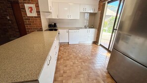 Fridge, microwave, oven, stovetop - Seaview Townhouse 2 - walk to the beach - Bring your own linen (SOUTH WEST ROCKS)