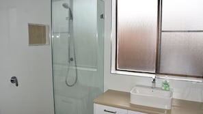 Shower, toilet paper - Seaview Townhouse 2 - walk to the beach (SOUTH WEST ROCKS)