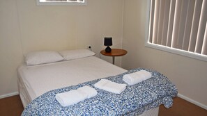 2 bedrooms, internet, bed sheets