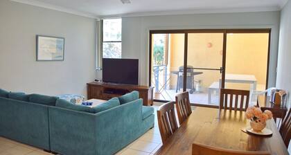 Paragon Apartment 6 - walk to the beach